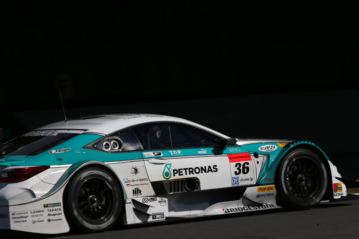 公式練習: GT500クラス・中嶋一貴／ジェームス・ロシター組のPETRONAS TOM'S RC F