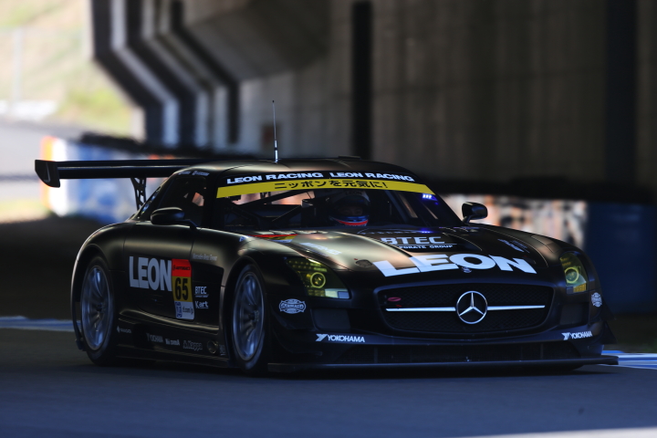 公式練習: GT300クラス・黒澤治樹／蒲生尚弥組のLEON SLS