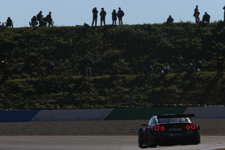 公式練習: GT500クラス・本山哲／柳田真孝組のS Road MOLA GT-R