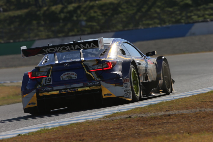 公式練習: GT500クラス・脇阪寿一／関口雄飛組のWedsSport ADVAN RC F