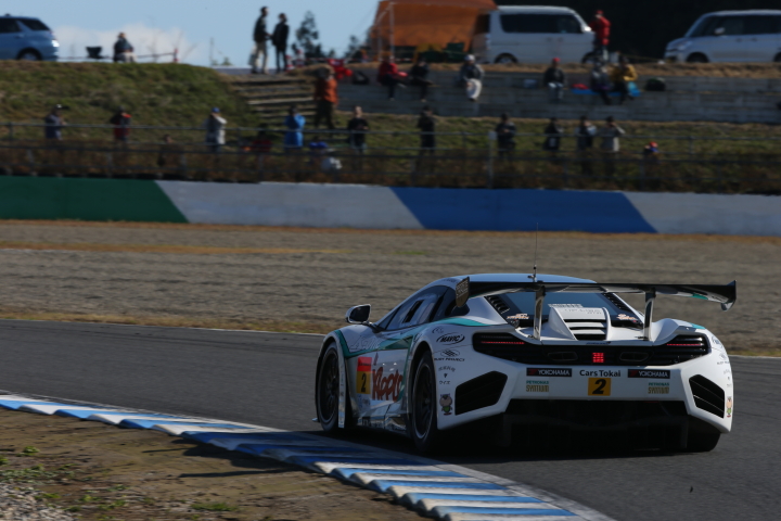 公式練習: GT300クラス・高橋一穂／加藤寛規組のシンティアム・アップル・MP4-12C