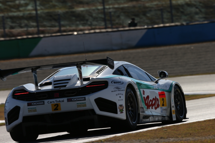 公式練習: GT300クラス・高橋一穂／加藤寛規組のシンティアム・アップル・MP4-12C