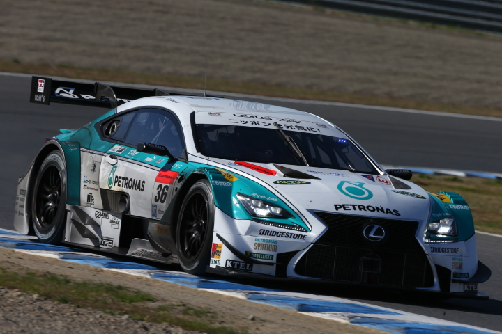 公式練習: GT500クラス・中嶋一貴／ジェームス・ロシター組のPETRONAS TOM'S RC F