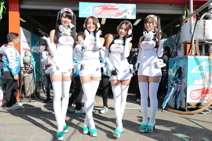 ピットウォーク: レースクイーン