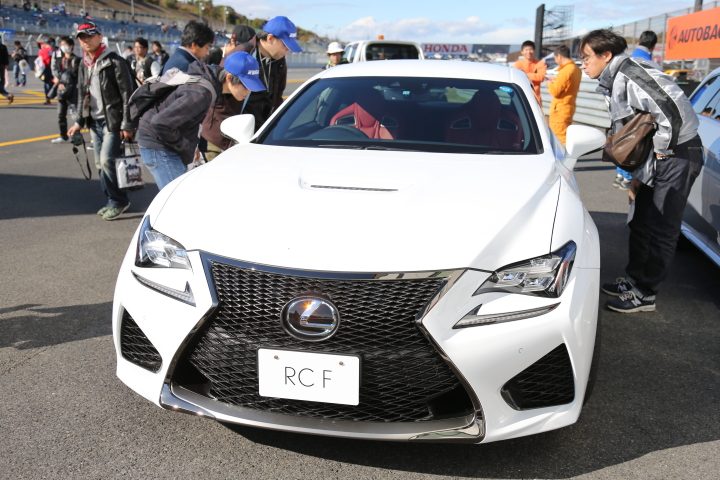 ピットウォーク: 発売なったばかりのレクサスRC F
