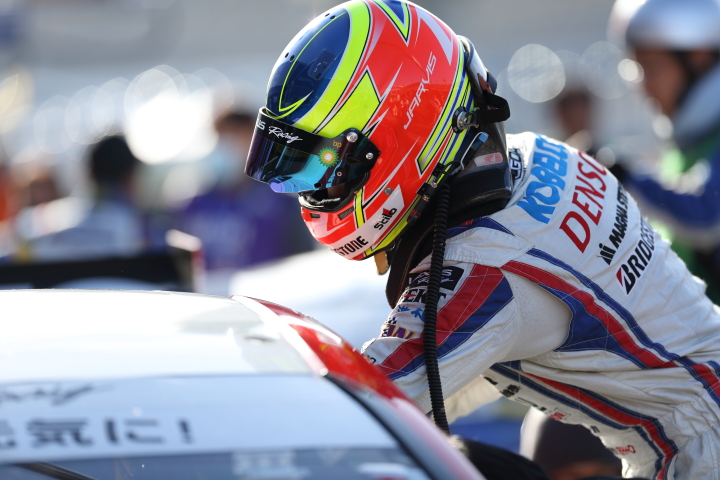 フリー走行: オリバー・ジャービス（DENSO KOBELCO SARD RC F）