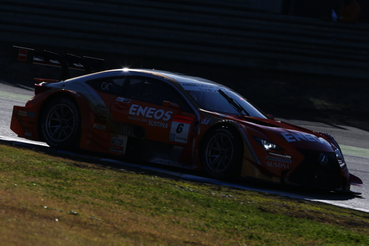 フリー走行: GT500クラス・大嶋和也／国本雄資組のENEOS SUSTINA RC F