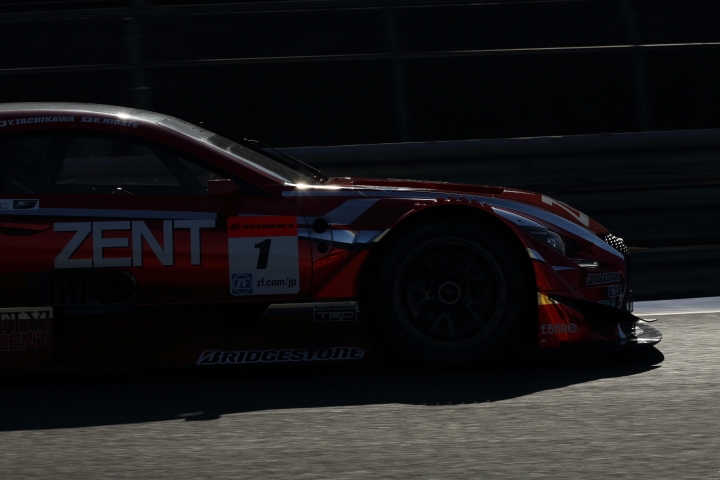 フリー走行: GT500クラス・立川祐路／平手晃平組のZENT CERUMO RC F