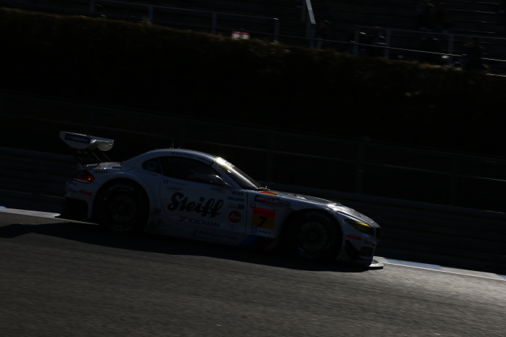 フリー走行: GT300クラス・ヨルグ・ミューラー／荒聖治組のStudie BMW Z4