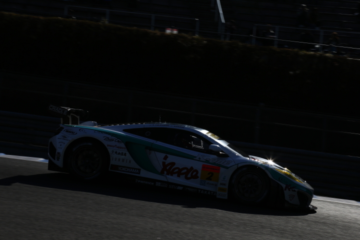 フリー走行: GT300クラス・高橋一穂／加藤寛規組のシンティアム・アップル・MP4-12C