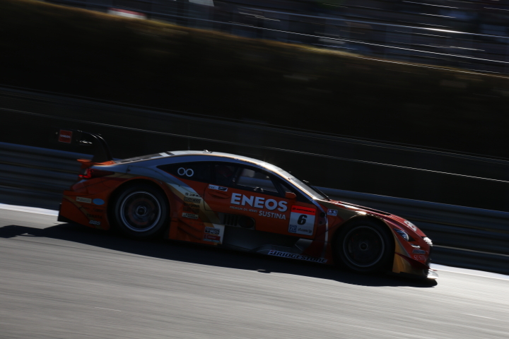 フリー走行: GT500クラス・大嶋和也／国本雄資組のENEOS SUSTINA RC F