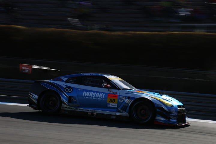 フリー走行: GT300クラス・岩崎祐貴／影山正美組のIWASAKI apr GT-R