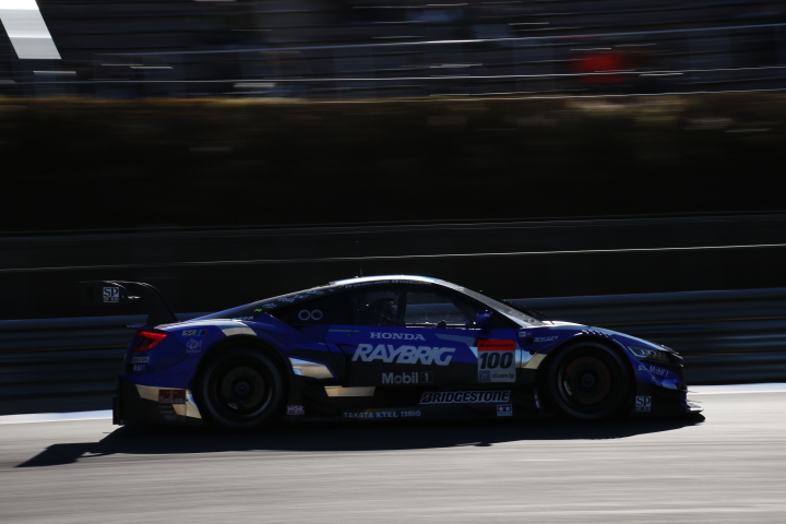フリー走行: GT500クラス・小暮卓史／武藤英紀組のRAYBRIG NSX CONCEPT-GT