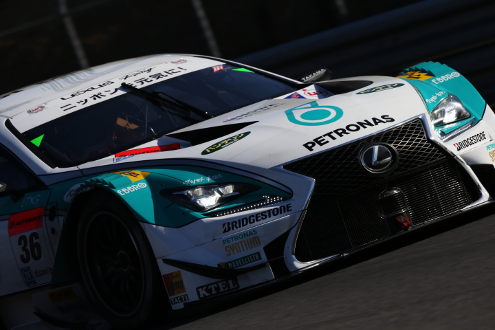 フリー走行: GT500クラス・中嶋一貴／ジェームス・ロシター組のPETRONAS TOM'S RC F