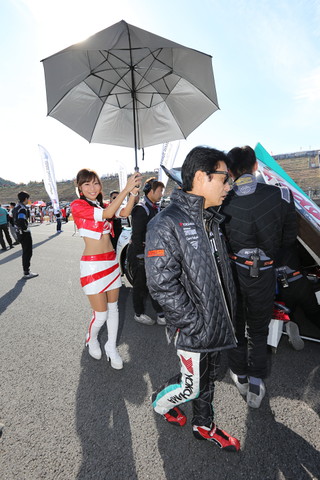 決勝レース: 高橋一穂（シンティアム・アップル・MP4-12C）