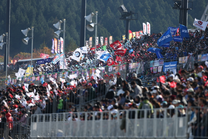 決勝レース: スタンドは満員