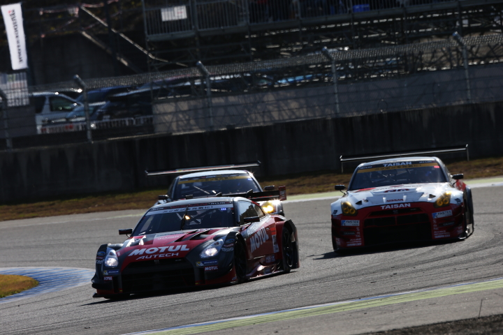 決勝レース: ロニー・クインタレッリ（MOTUL AUTECH GT-R）