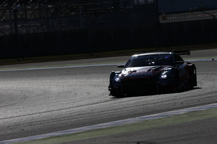 決勝レース: ロニー・クインタレッリ（MOTUL AUTECH GT-R）