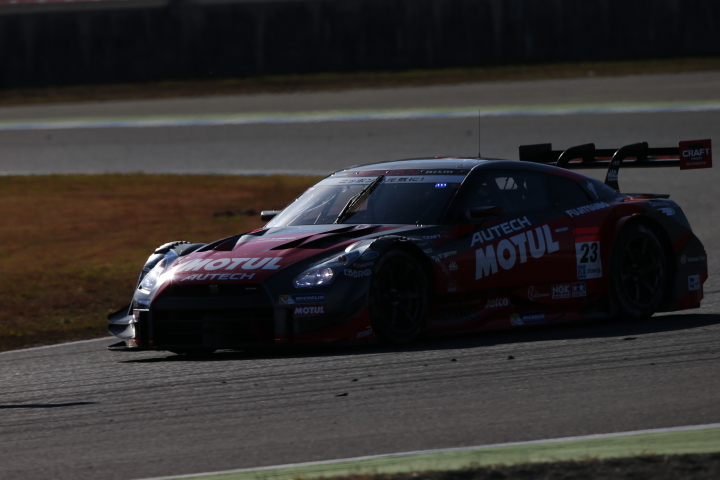 決勝レース: ロニー・クインタレッリ（MOTUL AUTECH GT-R）