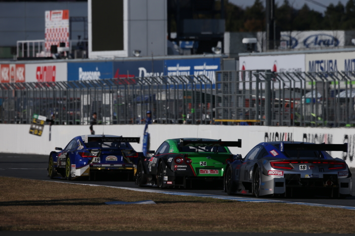 決勝レース: 先頭は脇阪寿一（WedsSport ADVAN RC F）