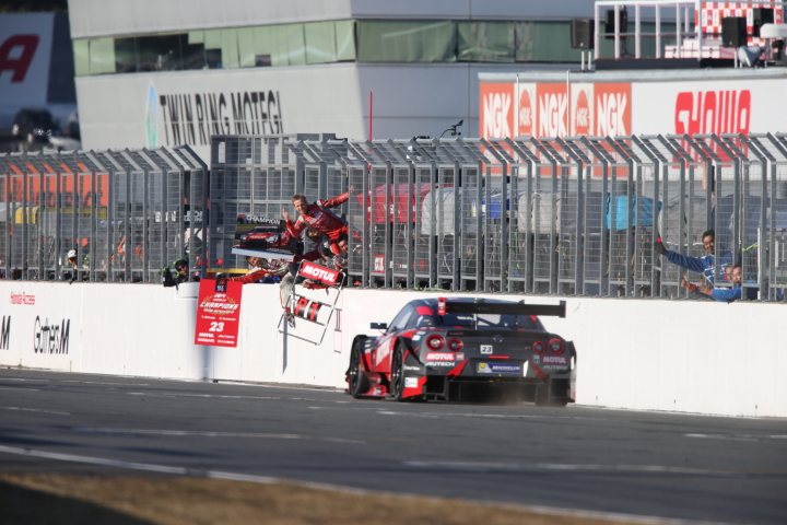 決勝レース: 松田次生（MOTUL AUTECH GT-R）