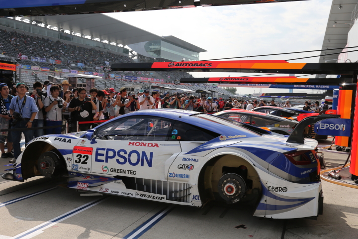 オープンピット: 中嶋大祐／ベルトラン・バゲット組（Epson NSX CONCEPT-GT）