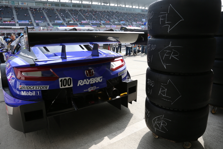 オープンピット: 小暮卓史／武藤英紀組（RAYBRIG NSX CONCEPT-GT）