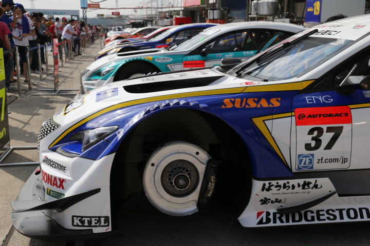 オープンピット: 伊藤大輔／アンドレア・カルダレッリ組（KeePer TOM'S RC F）