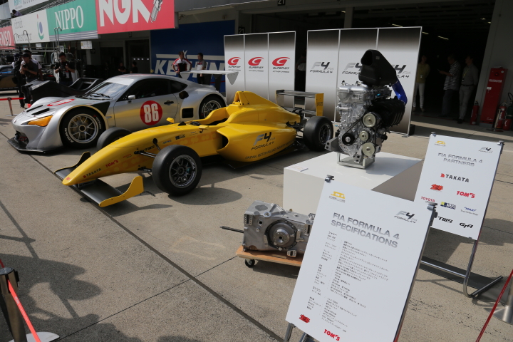 オープンピット: GT300マザーシャシー利用のの86とFIA-F4