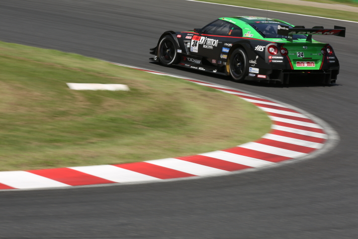 公式練習: ミハエル・クルム／佐々木大樹組（D'station ADVAN GT-R）