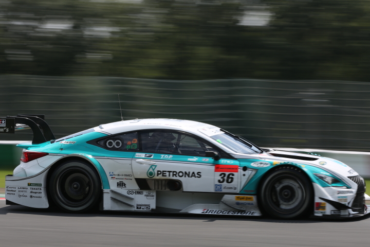 公式練習: 中嶋一貴／ジェームス・ロシター組（PETRONAS TOM'S RC F）