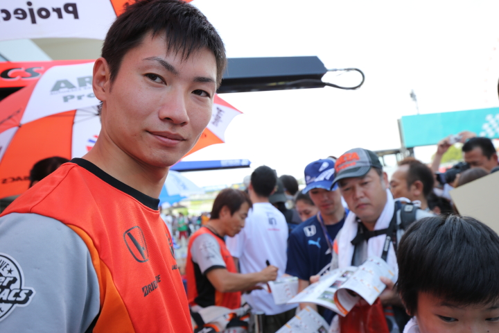 ピットウォーク: 小林崇志（ARTA CR-Z GT）