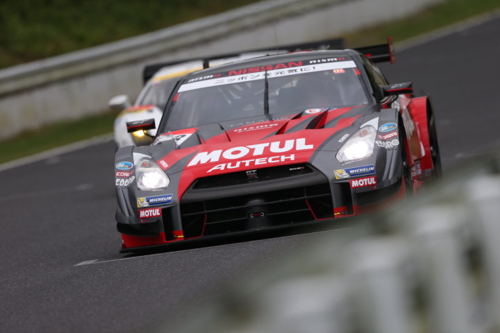 フリー走行: 松田次生／ロニー・クインタレッリ組（MOTUL AUTECH GT-R）