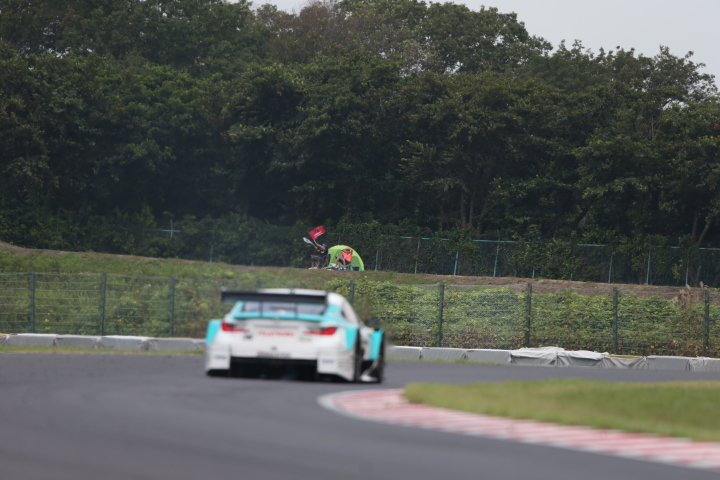 フリー走行: 中嶋一貴／ジェームス・ロシター組（PETRONAS TOM'S RC F）