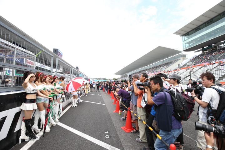 ピットウォーク: レースクイーン