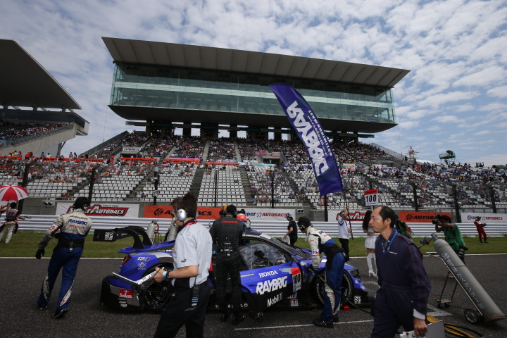 スターティンググリッド: 小暮卓史／武藤英紀組（RAYBRIG NSX CONCEPT-GT）