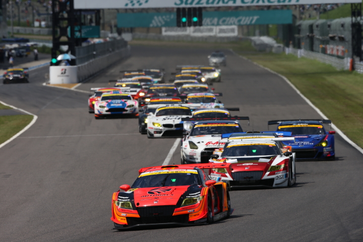 決勝レース: GT300クラスのスタートシーン