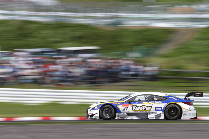 決勝レース: 伊藤大輔／アンドレア・カルダレッリ組（KeePer TOM'S RC F）