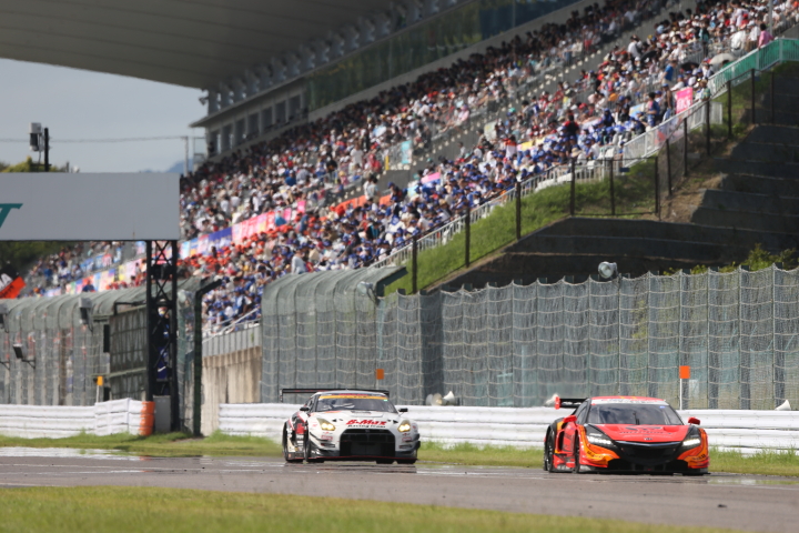 星野一樹／ルーカス・オルドネス／ウォルフガング・ライプ組（B-MAX NDDP GT-R）＆ヴィンタントニオ・リウッツィ／松浦孝亮組（ARTA NSX CONCEPT-GT）