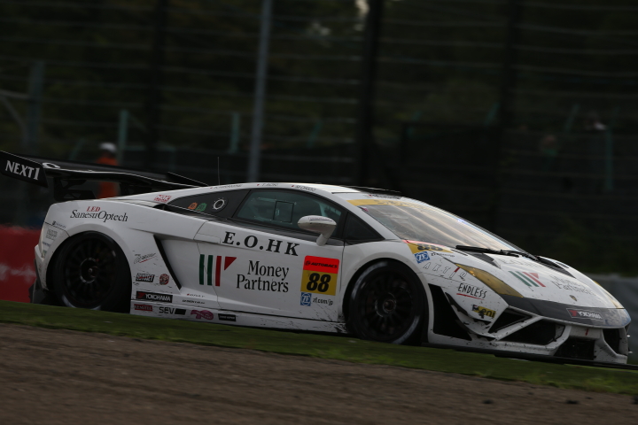 織戸学／青木孝行／平峰一貴組（マネパランボルギーニGT3）