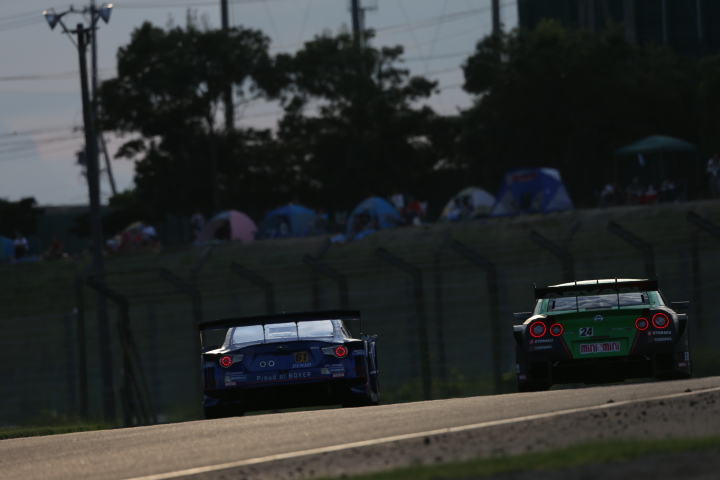 佐々木孝太／井口卓人組（SUBARU BRZ R&D SPORT）＆ミハエル・クルム／佐々木大樹組（D'station ADVAN GT-R）