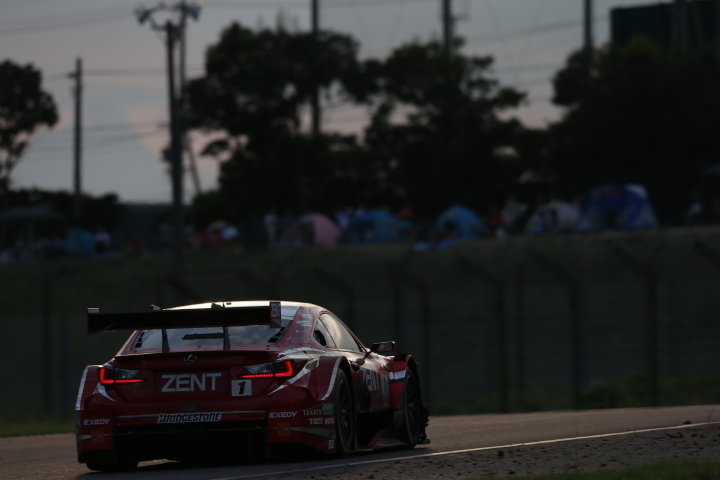 立川祐路／平手晃平組（ZENT CERUMO RC F）