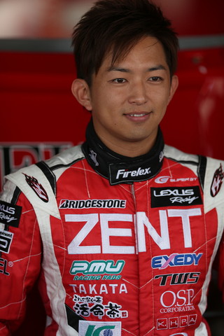 ピットウォーク: 平手晃平（ZENT CERUMO RC F）