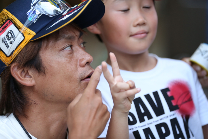 キッズウォーク: 脇阪寿一（WedsSport ADVAN RC F）