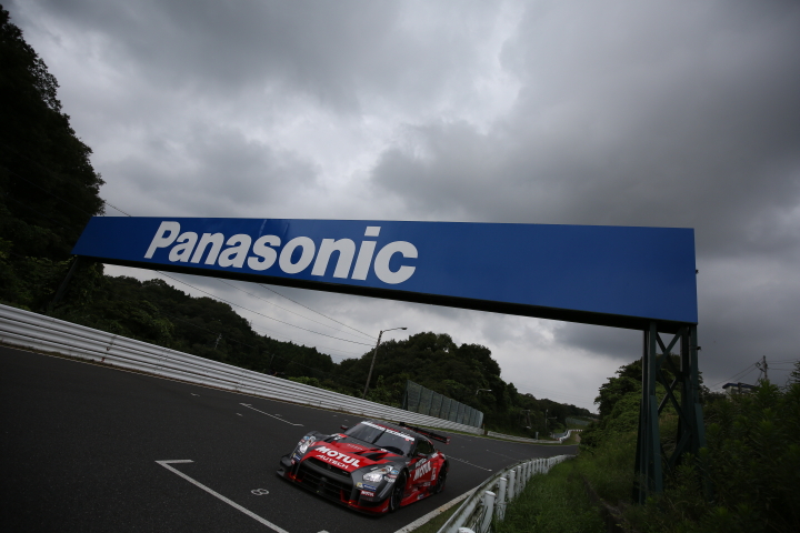 フリー走行: 松田次生／ロニー・クインタレッリ組（MOTUL AUTECH GT-R）