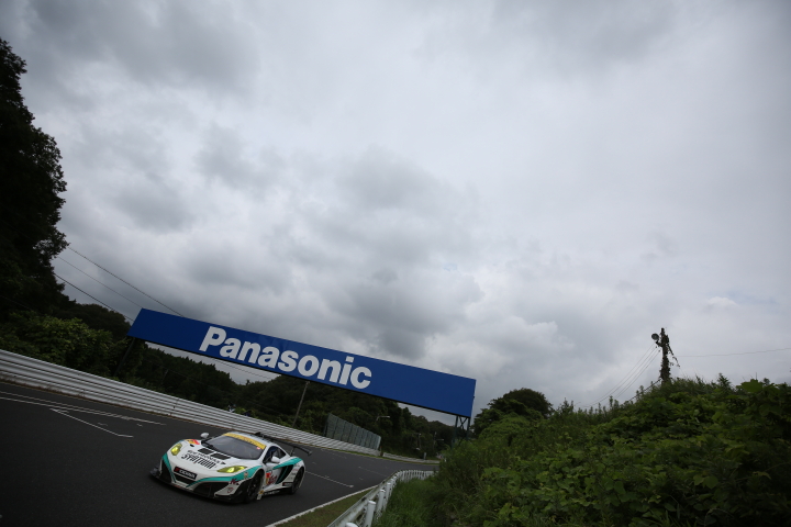 フリー走行: 高橋一穂／加藤寛規／濱口弘組（シンティアム・アップル・MP4-12C）