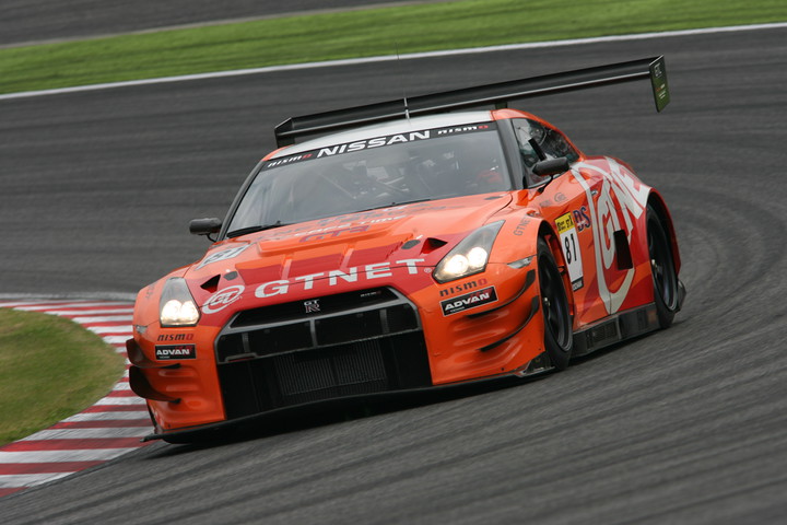 総合＆ST-X優勝は星野一樹／尾本直史／青木孝行組GTNET ADVAN NISSAN GT-R）