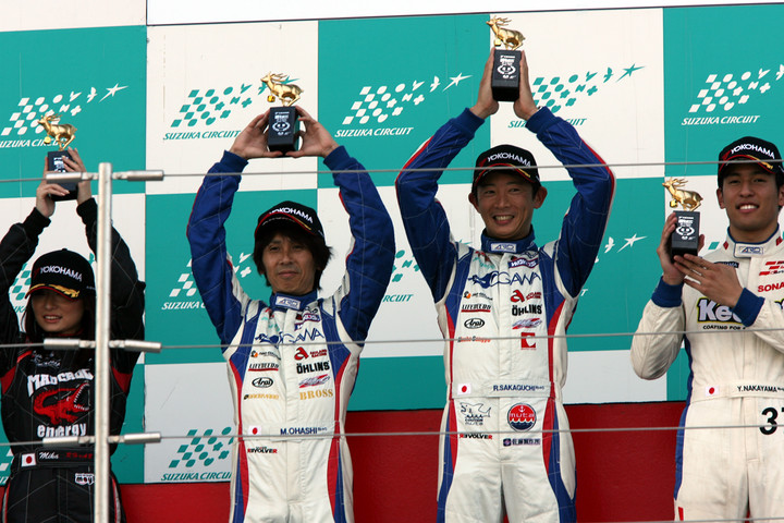 表彰式: ST-2で優勝した大橋正澄／阪口良平組