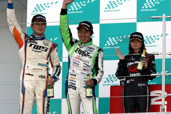 表彰式: ST-3で表彰台に乗った佐藤晋也／鶴田和弥／神子島みか組は失格となった