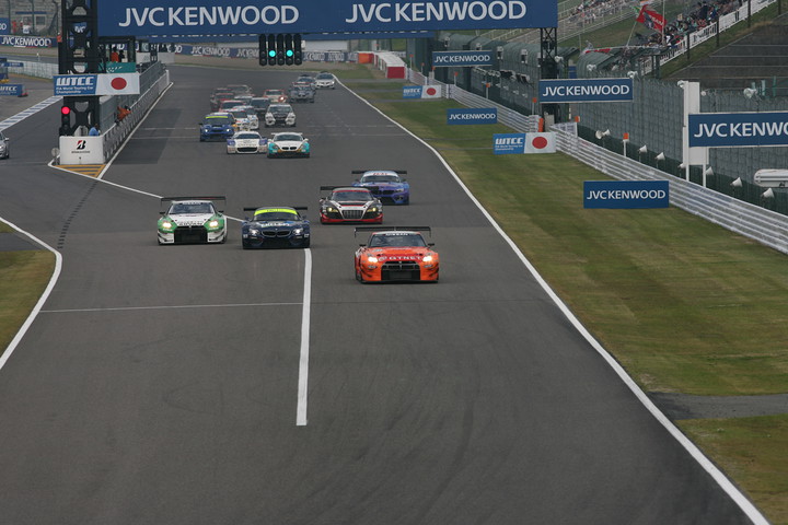 グループ1（ST-X,ST-1,ST-2,ST-3）、140分間の決勝レースがスタートした